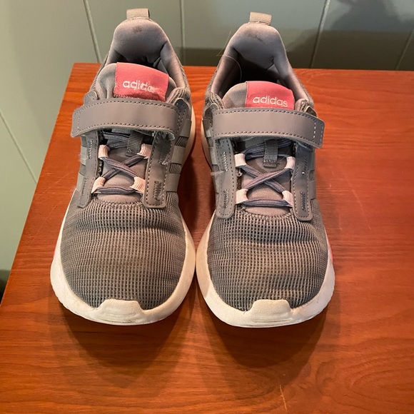 Girls Adidas Sneaker 1 - Picture 2 of 4